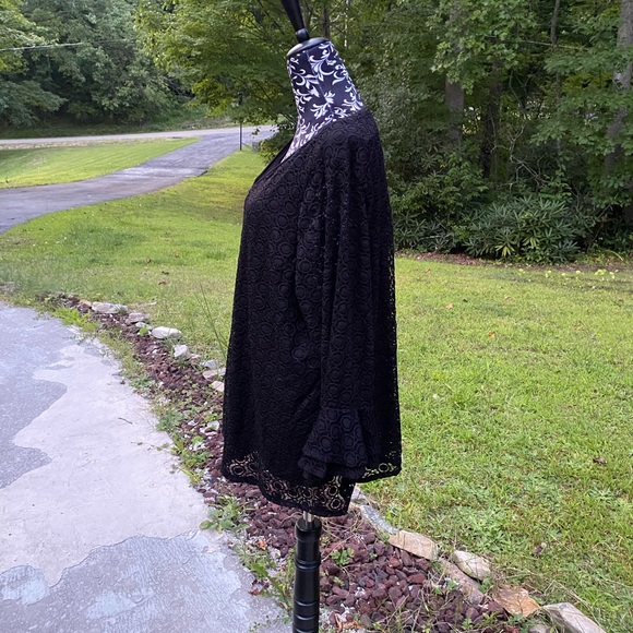 Dressbarn Women's Crochet Three Quarter Bell Sleeves V-Neck Top 3X - Picture 6 of 15